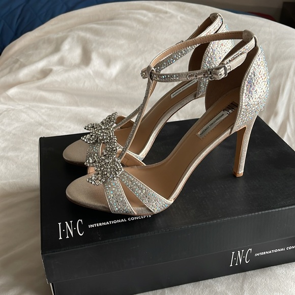 INC Rainor Butterfly T-Strap Evening Sandals - Picture 3 of 8